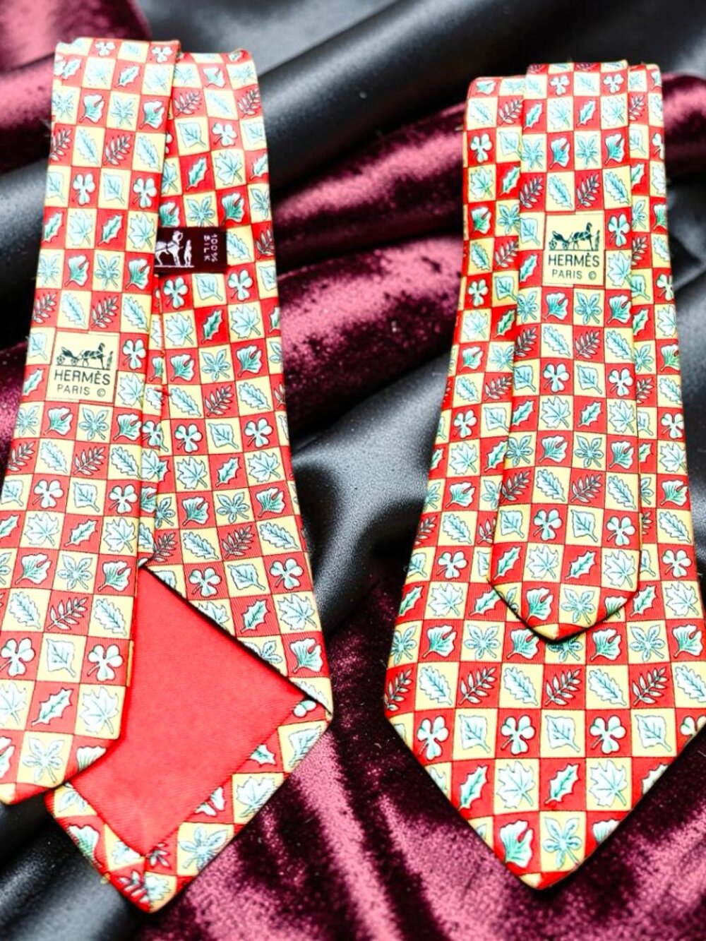 Unused Necktie Hermès Paris 100%  Silk France Made  Autumn & Christmast Leave(10